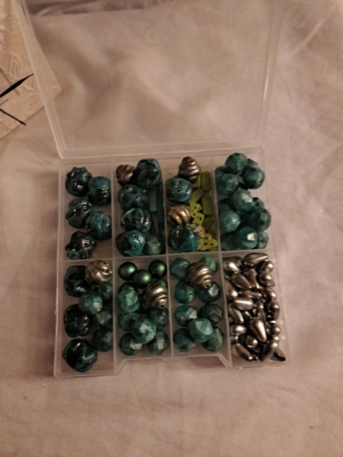 Boîte de perles vertes - photo numéro 4