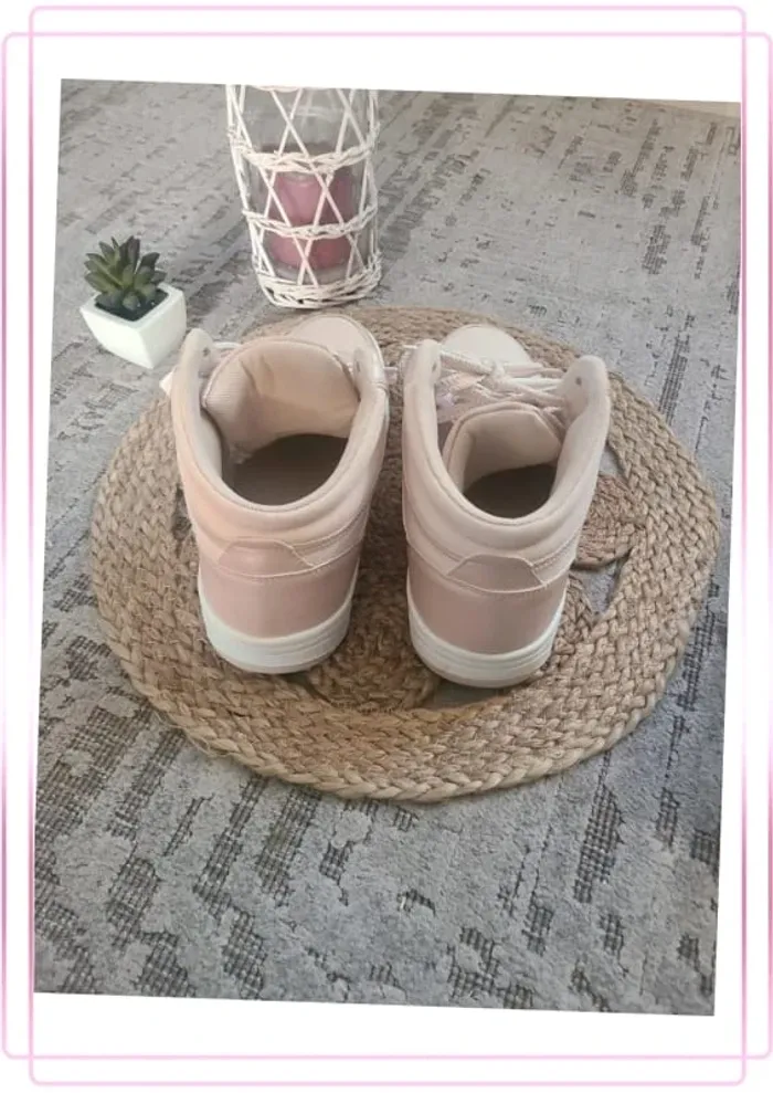 Baskets montantes  – neuves et confortables - photo numéro 4