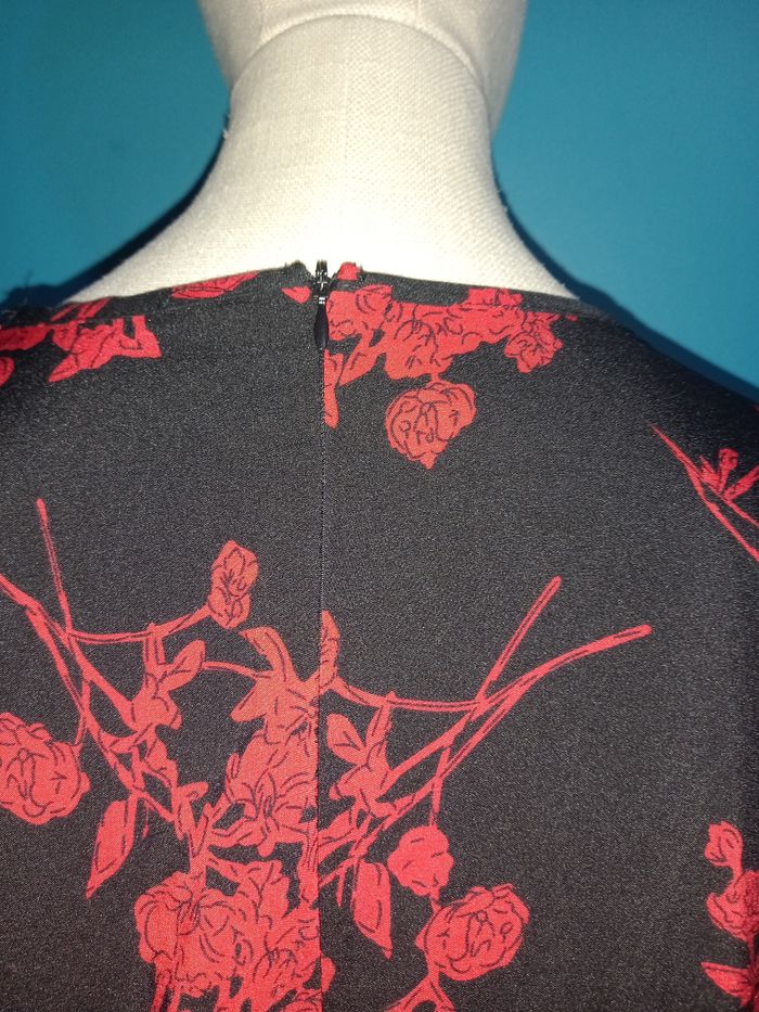 Robe rouge et noire - photo numéro 7