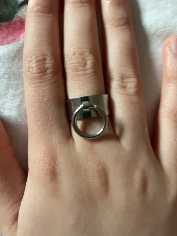 Bague en acier inoxydable réglable avec breloque