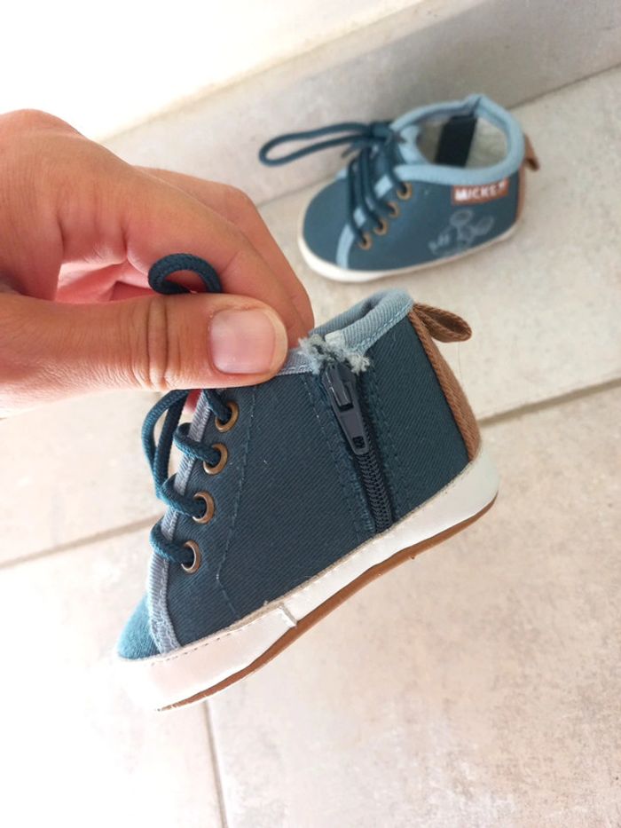 Petites chaussures bébé Mickey bleues 6/9 mois - photo numéro 3