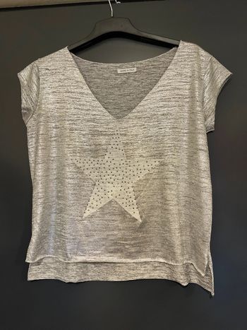 Magnifique teeshirt argenté étoile pour 10 euros seulement