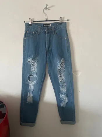 Jean bleu à trous n°472