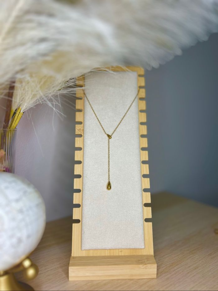 Collier y