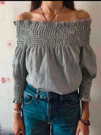 Top épaule  dénudées  rayures gris  blanc  manches  3/4