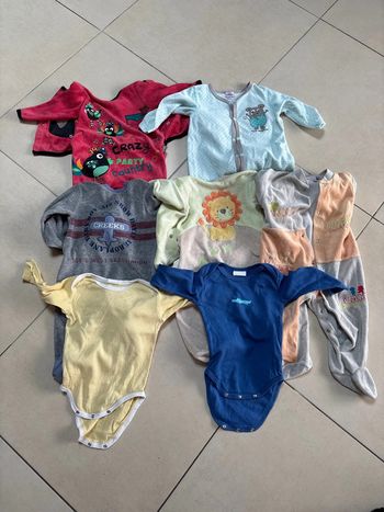 Lot pyjama et bodies 6 mois