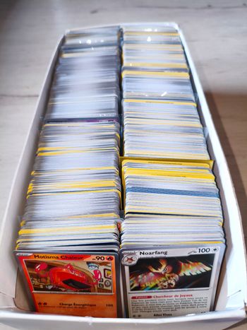 100 cartes Pokémon 