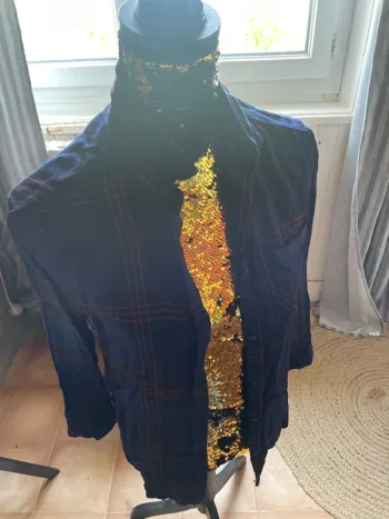 Chemise bleu et rouge