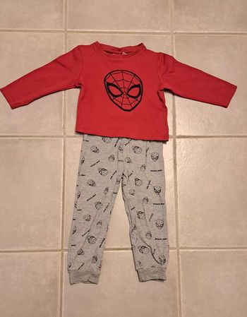 Joli pyjama 2 pièces spiderman 3 ans