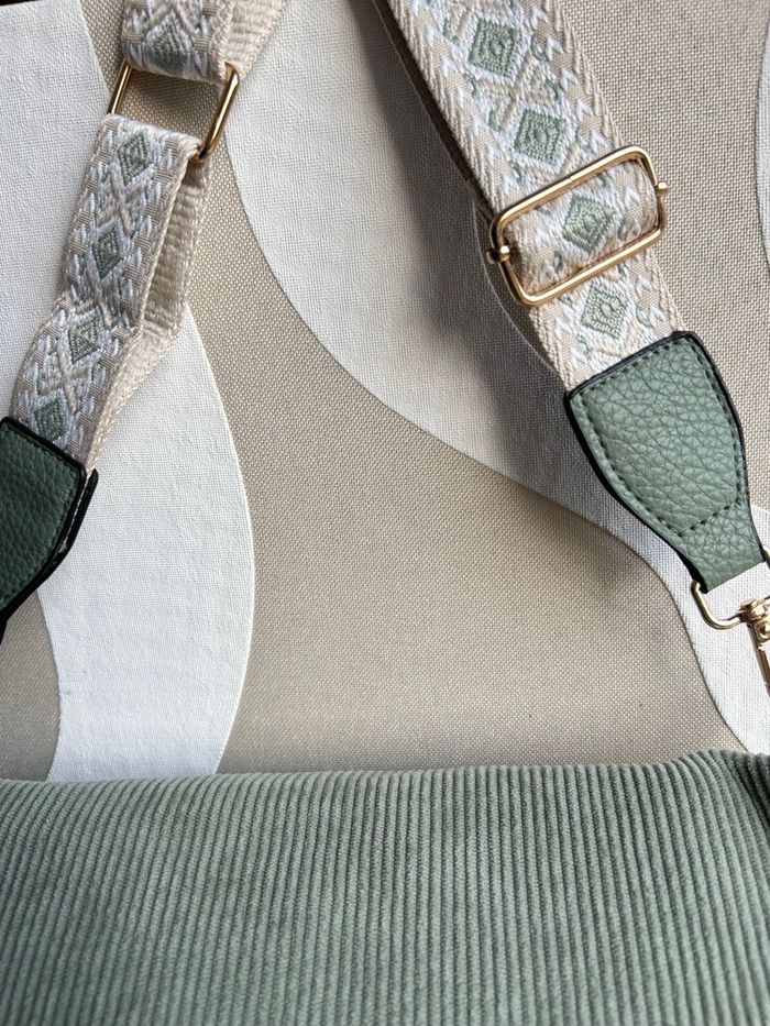Sac banane vert velours côtelé - photo numéro 3
