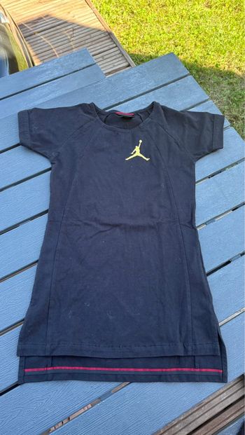 Robe noir Jordan taille 8/10 ans fille
