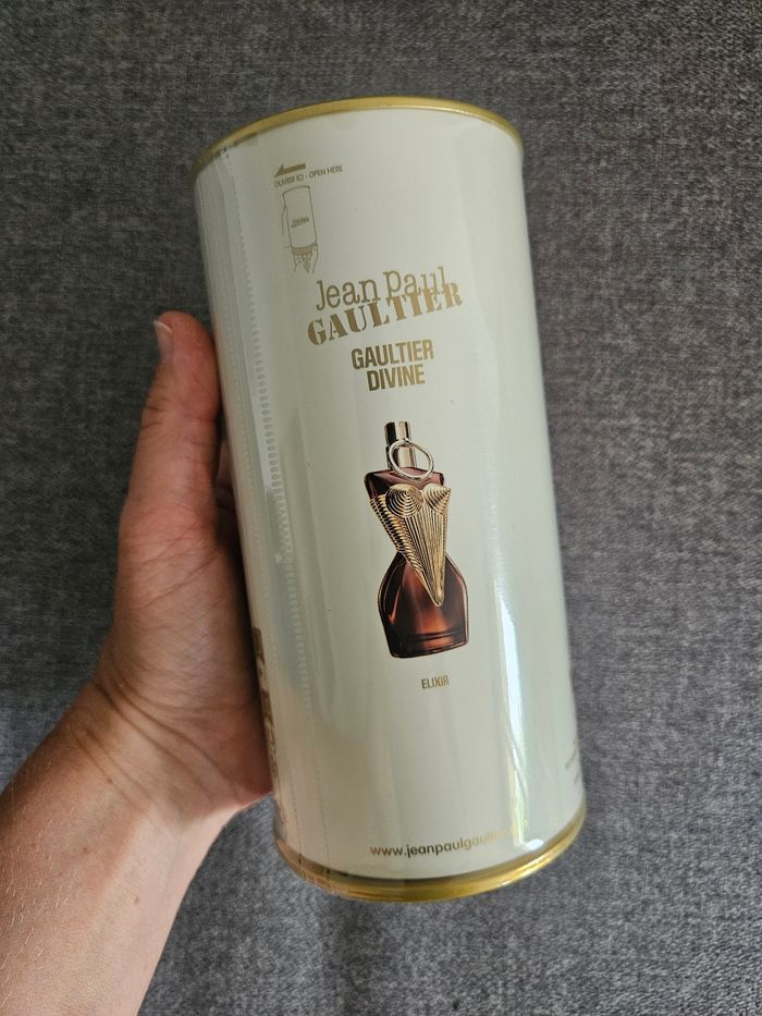 Parfum jean paul gaultier divine 50 ml neuf
Sous blister - photo numéro 2