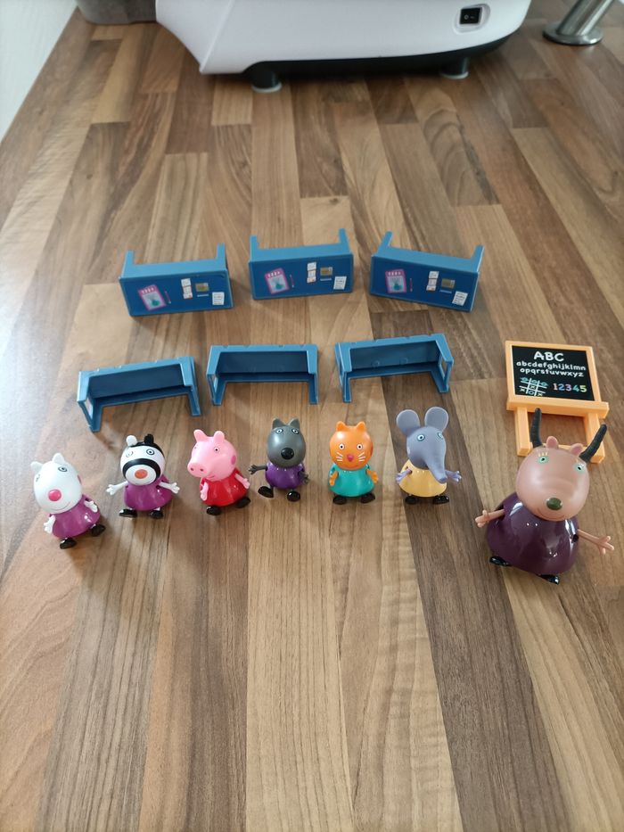Peppa Pig à l'école - Salle de classe (Me Gazelle et ses 6 éleves) - photo numéro 6