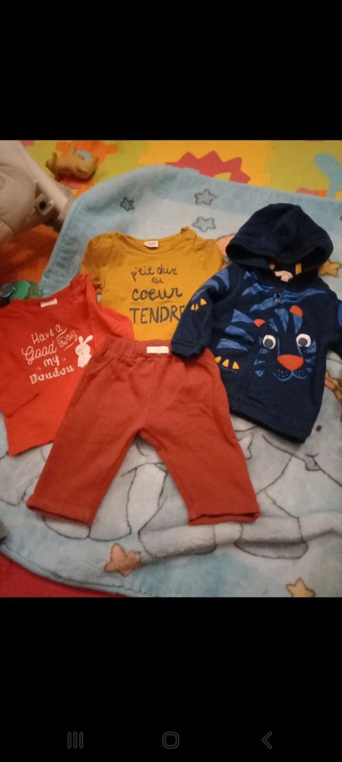 Ensemble 4 pièces 6 mois neuf