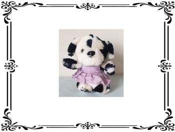 Peluche chienne noire.