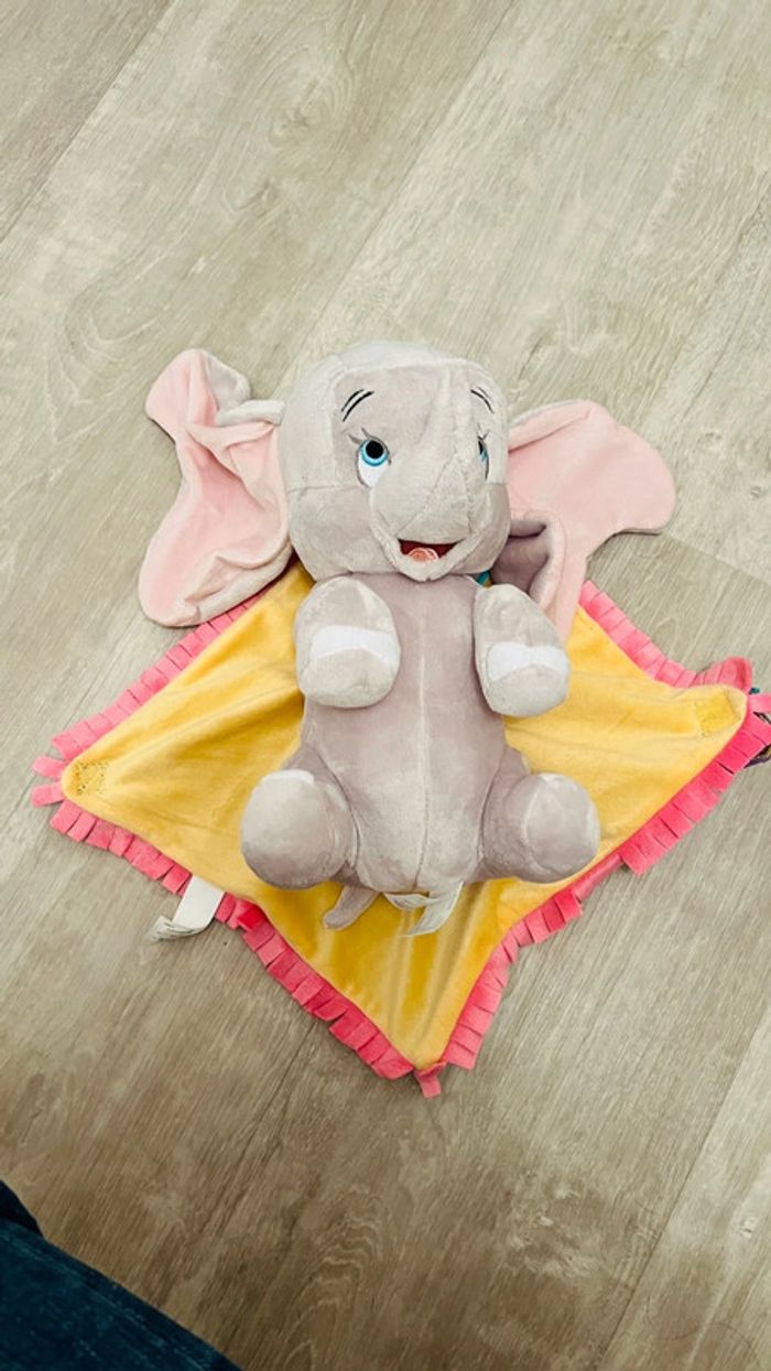 Doudou peluche layette Disney Dumbo neuf - photo numéro 2