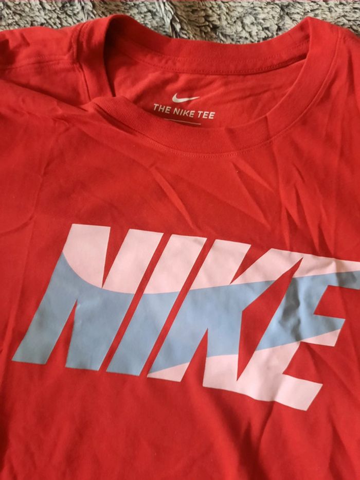 Tee-shirt  nike taille s - photo numéro 2