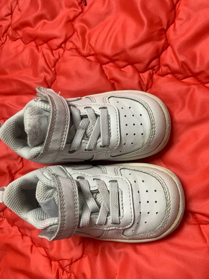 Basket nike taille 22 - photo numéro 2