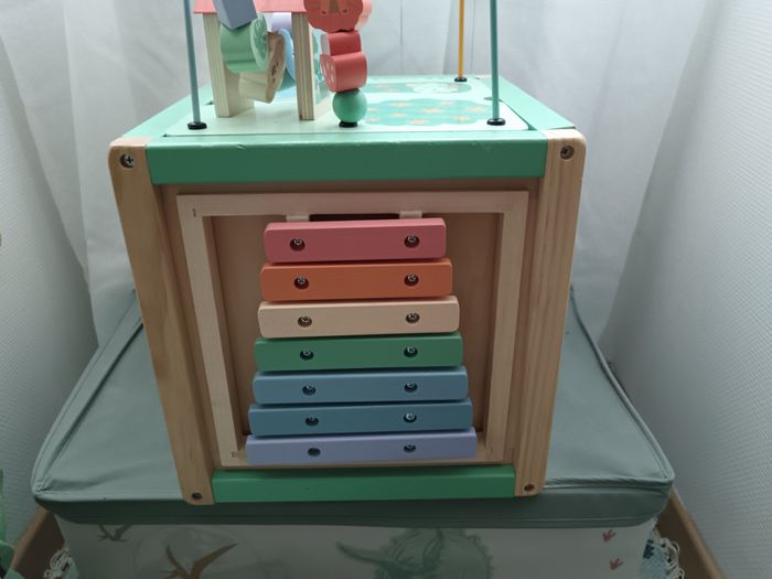 Cube d'eveil en bois