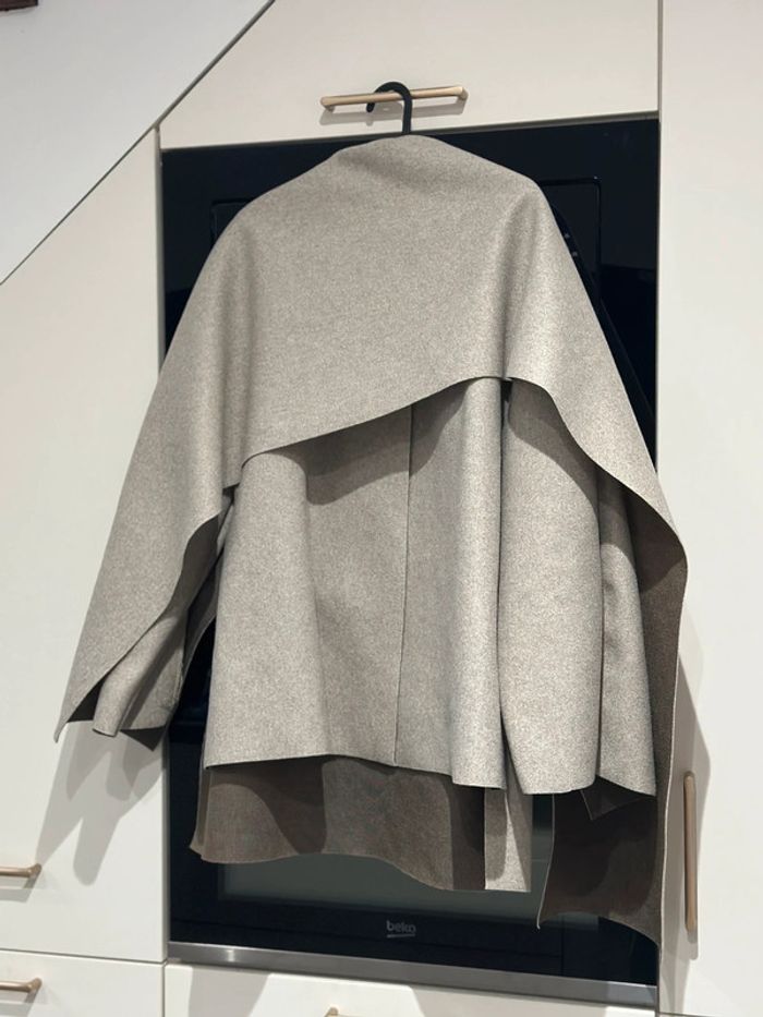 Cape poncho veste gilet manteau avec écharpe
