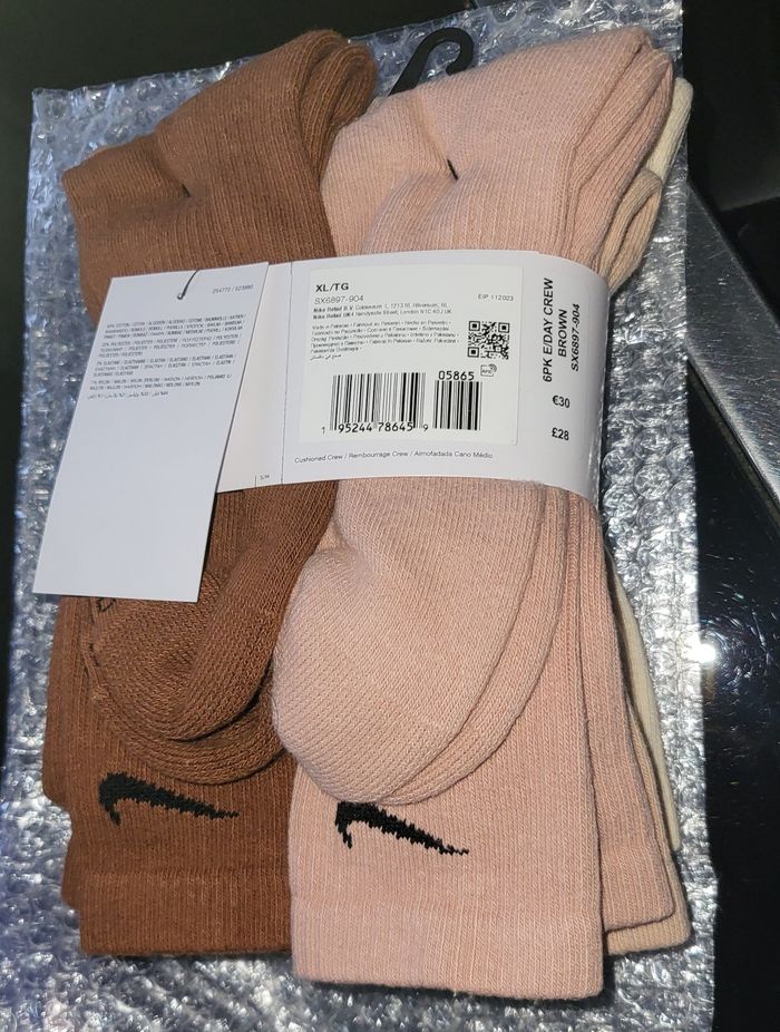 Lot de 6 paires de chaussettes Nike
neuf taille 46-50 ( la couleur ne
convient pas à mon fils😥) voir les couleurs - photo numéro 6