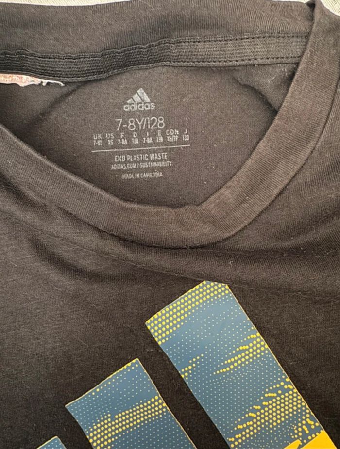 T-shirt garçon Adidas noir 7/8 ans – manches courtes – bon état - photo numéro 3