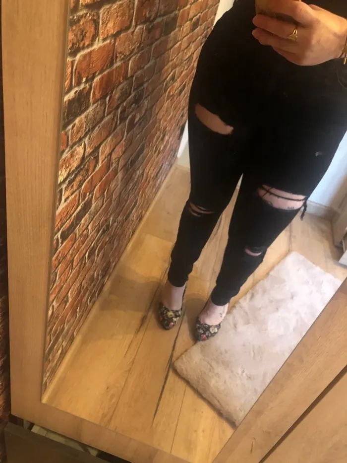 Jean a trou mis une fois - photo numéro 3