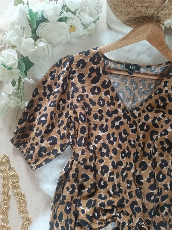 Jolie blouse léopard taille 36 - photo numéro 2