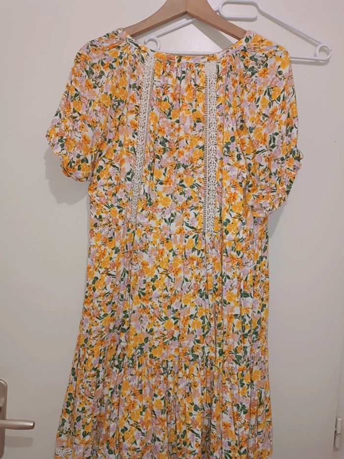 Robe courte fleurie - photo numéro 4