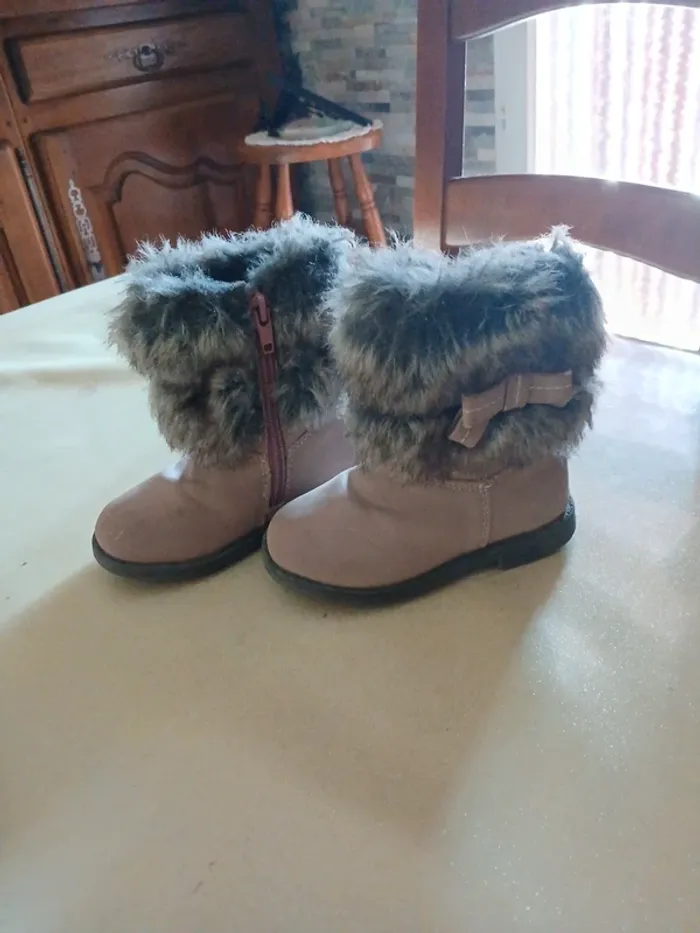 Paires de bottines fourrées