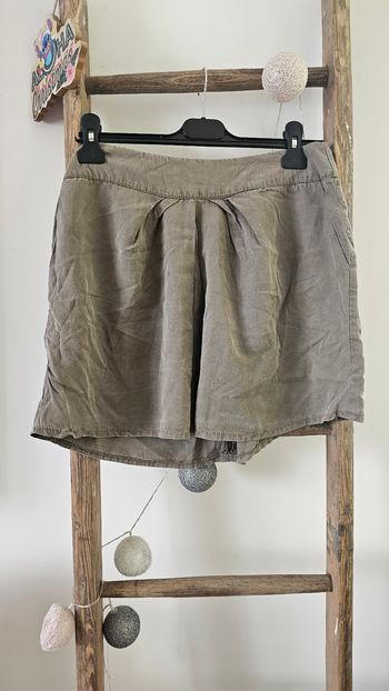 Jupe courte taupe taille 40 L La Fée Maraboutée