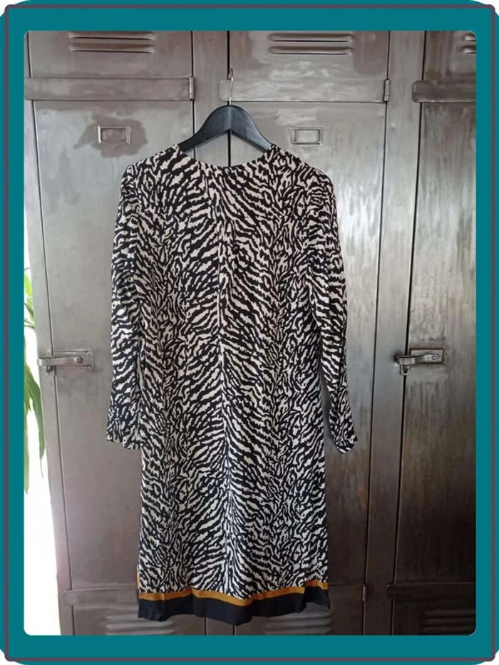 Robe longue noire et blanche zébrée La Fée Maraboutée taille 38 neuve - photo numéro 2