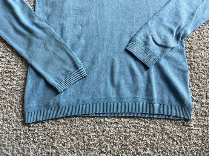 Pull léger col en V bleu ciel manches longues marque United Colors of Benetton taille M - photo numéro 4