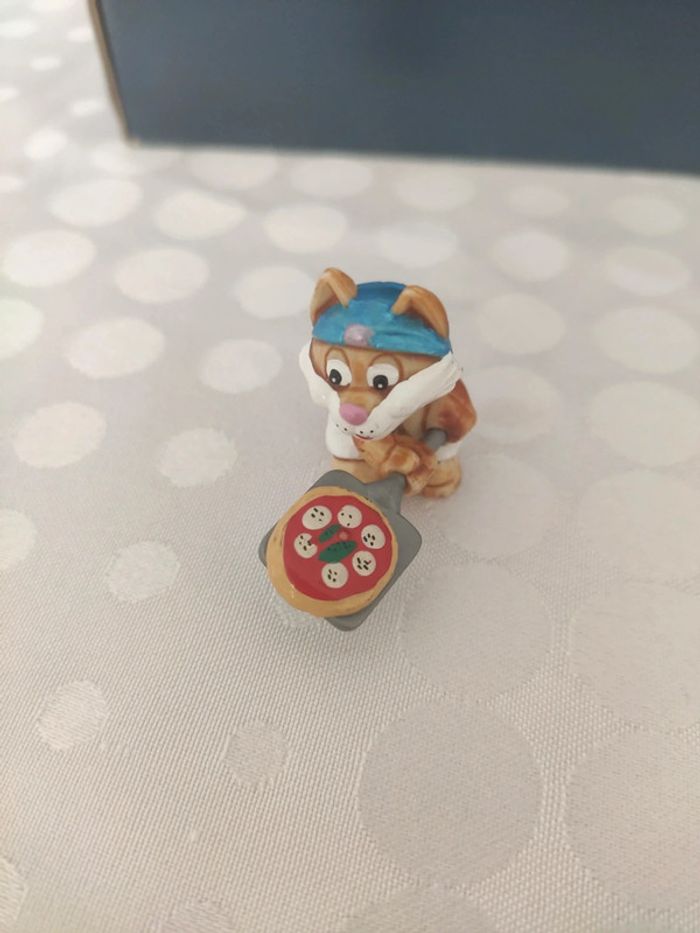 Lot deux jouets Kinder chat