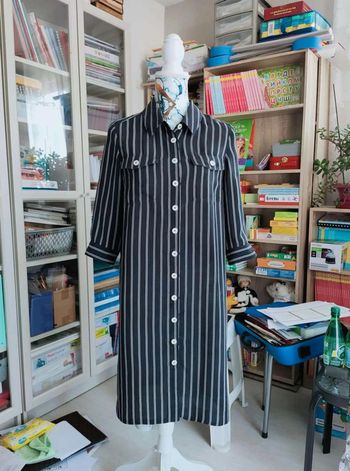 Robe Chemise  Gérard  Darel  -  100%  Cupro, Rayures marines  Élégantes  !