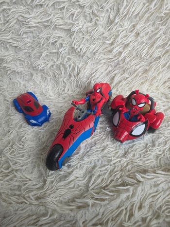 Voiture disney spiderman et spider cochon disneyland paris