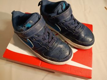 Chaussure enfant nike taille 25