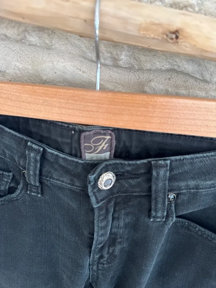Jean droit noir marque Fracomina Taille 36 - 7 € - photo numéro 3