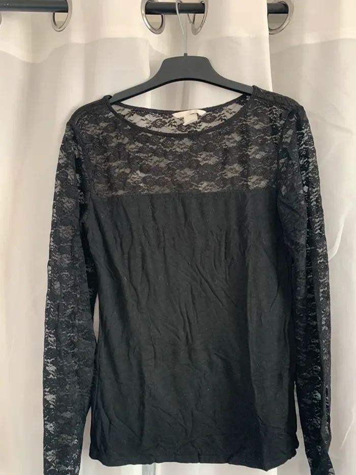 Pull léger à dentelle