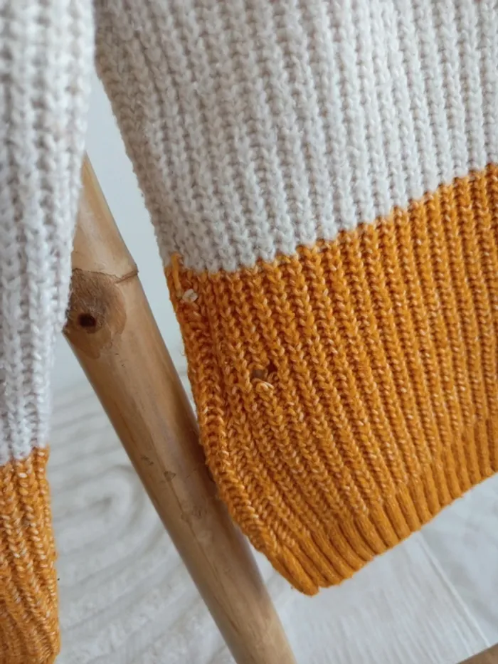 Pull crème et moutarde 8 ans - photo numéro 4