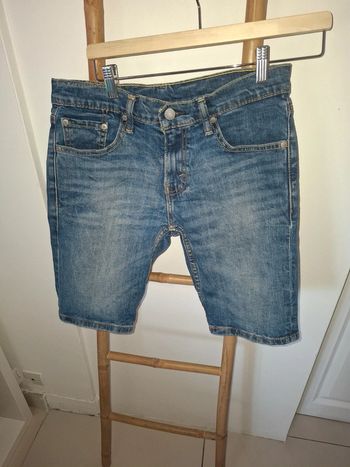 Levis L