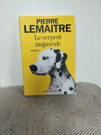 Roman le serpent majuscule
