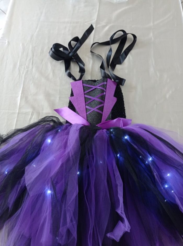 Costume sorcière et accessoires LED 5ans - photo numéro 3