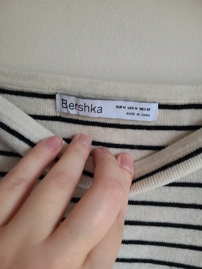 👚Pull court Bershka taille M👚 - photo numéro 3