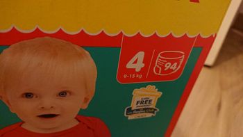 1 carton de 94 couches pants Pampers taille 4 (9-15kg)