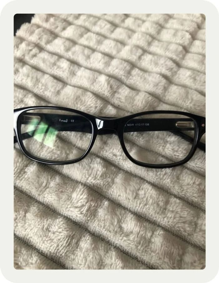 Lunettes noires - photo numéro 7