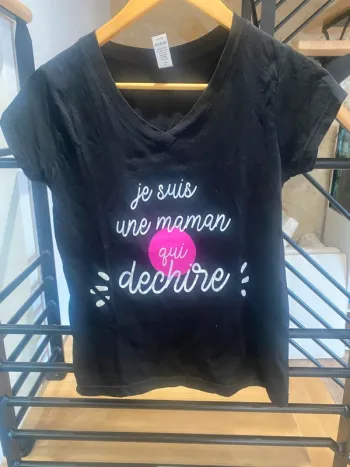 TEE shirt je suis une maman qui déchire