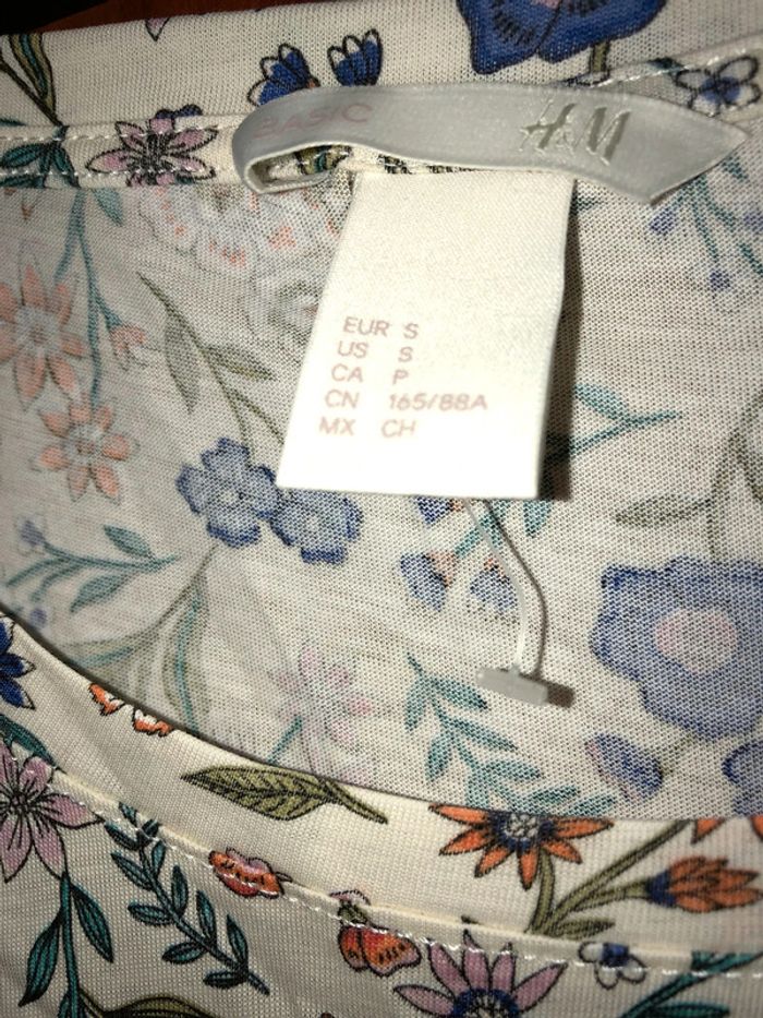 Blouse fleurie 36 H&M neuve - photo numéro 2