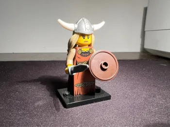 Lego figurine minifigure série 7 la femme viking