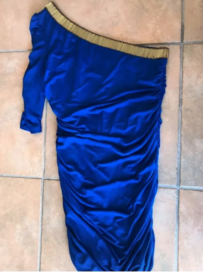 Robe  classe Asos  (40)  en parfait  état - photo numéro 2